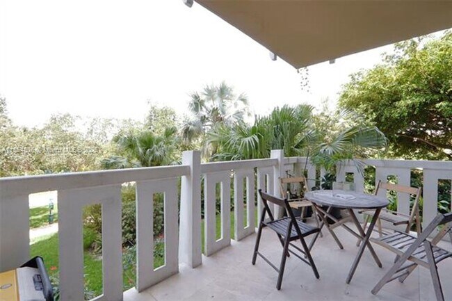 Building Photo - 1121 Crandon Blvd