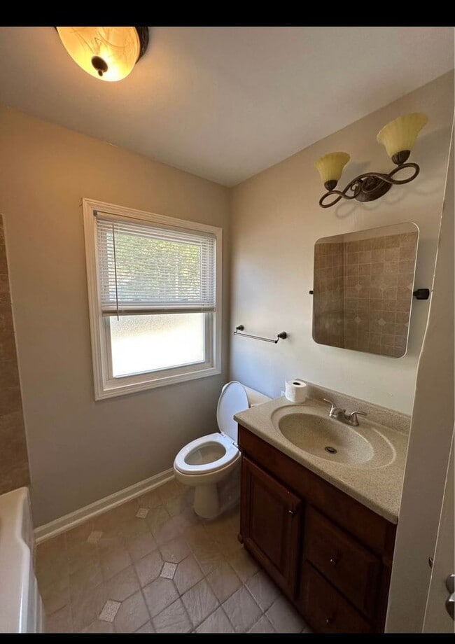 Building Photo - 102 S Illinois St