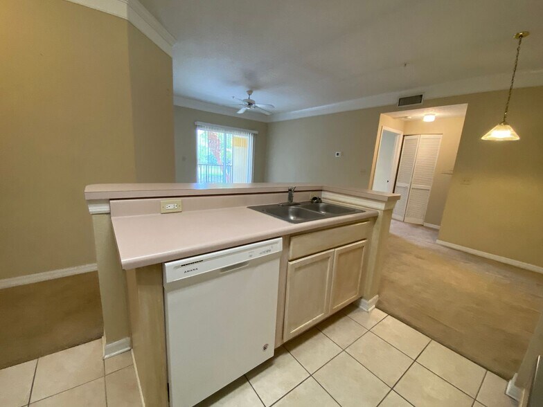 Building Photo - 11490 Villa Grand