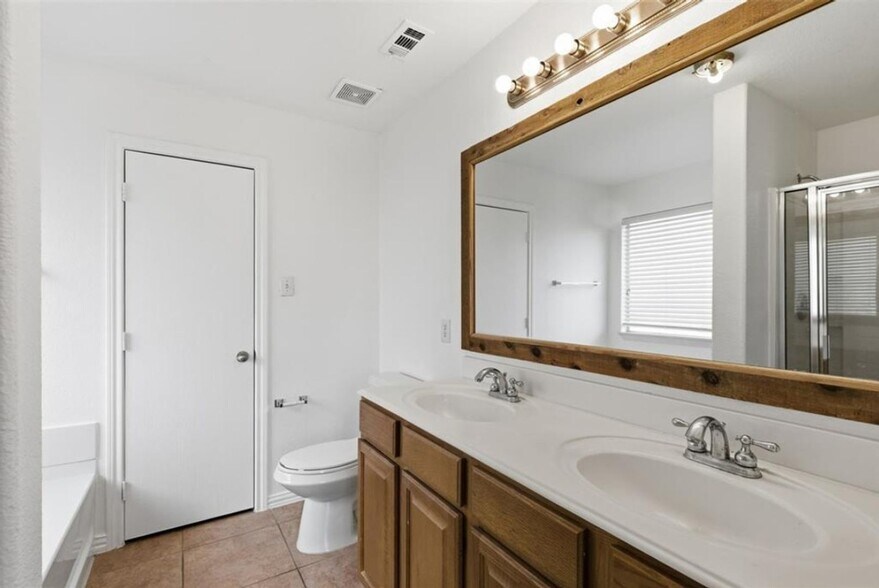 Building Photo - 1613 Grassy View Dr