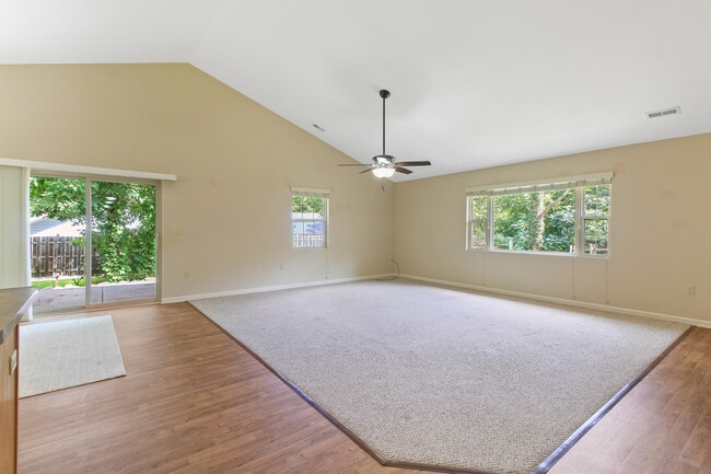 Building Photo - N7439 Mariner Hills Cir