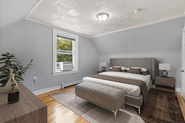 Building Photo - 104 OAK St