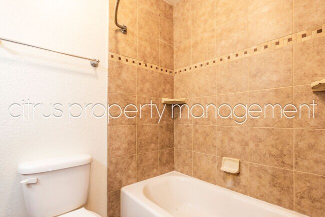 Building Photo - Winter Park 2/2 Condo in Charming Parkview...