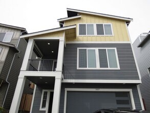 Building Photo - 4Bed/3.5Bath Newer Construction Home in Seattle Otani Gardens Development!