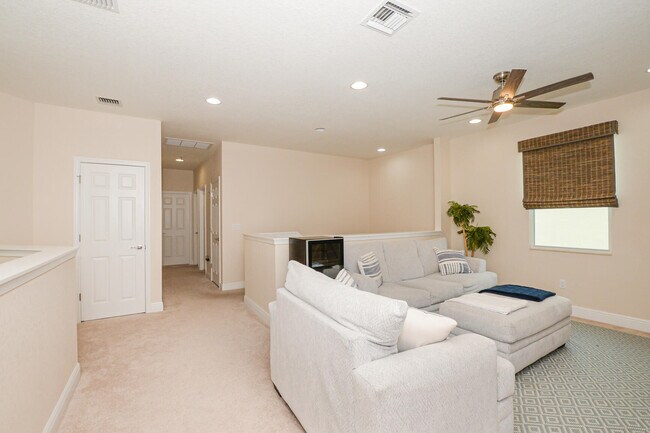 Building Photo - 713 NW Leonardo Cir
