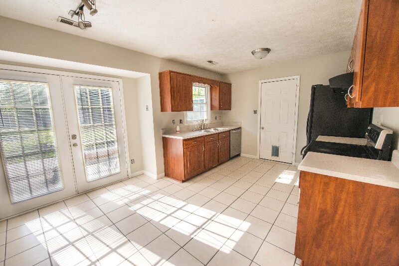 Building Photo - 1066 Quailmeadow Dr