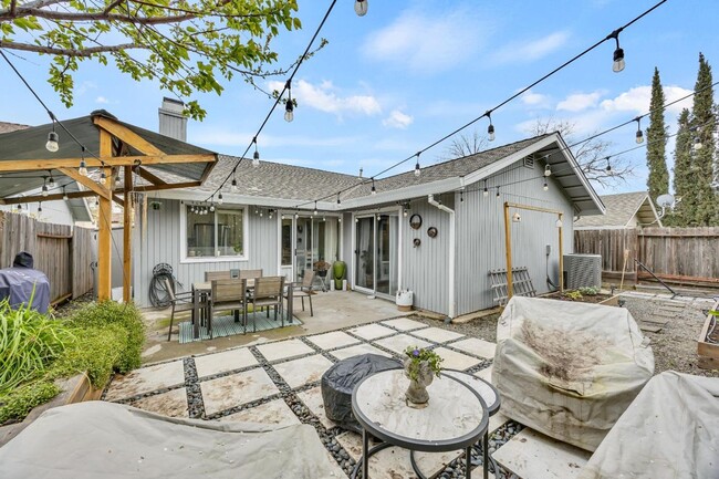 Building Photo - Adorable 3 bedroom 2 bath home