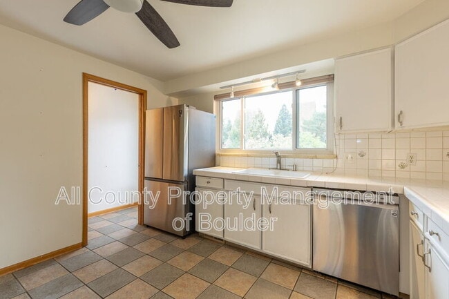 Building Photo - 4690 Sioux Dr