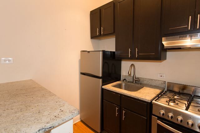 Building Photo - 4644 N Paulina St