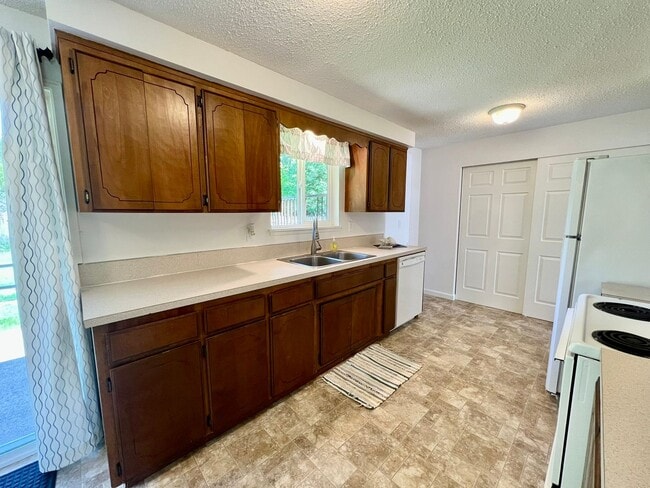 Building Photo - (#738) Duplex Near Squaxin Park - Water/Se...