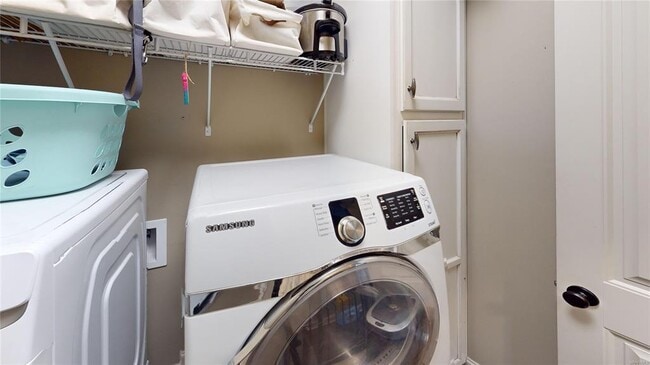 Building Photo - 150 Village Ct