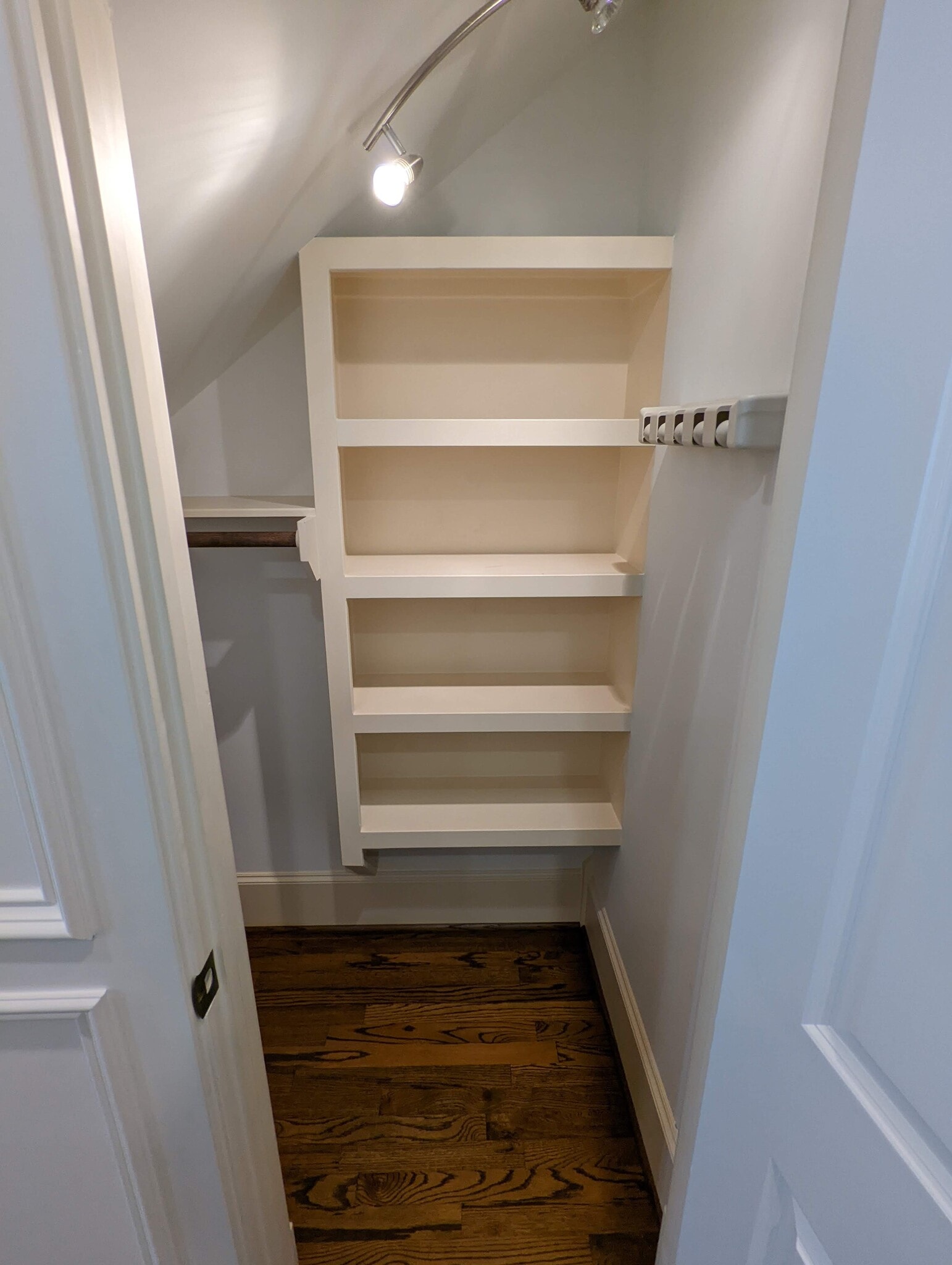 Building Photo - 722 E 29th St