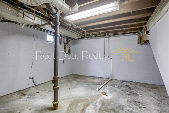 Building Photo - 3345 N 36th Ave