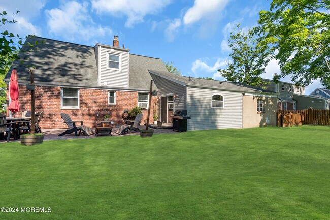 Building Photo - 519 Ryeside Ave