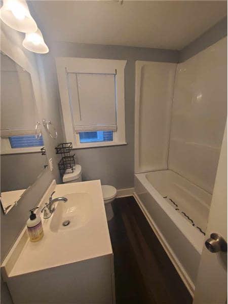 Building Photo - 711 W 42nd St