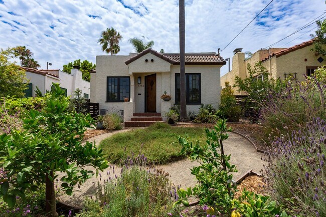 Building Photo - 4762 E Mountain View Dr
