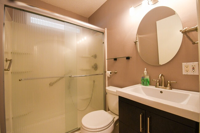 Building Photo - 3713 Bixler St