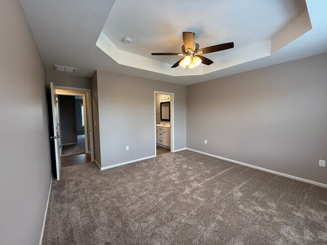 Building Photo - NEWLY REDESIGNED 4BR Basement home!!!!