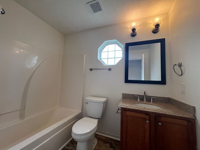 Building Photo - Nice 3 Bedroom 2 Bath plus Bonus Room in Murfreesboro - Available Immediately!