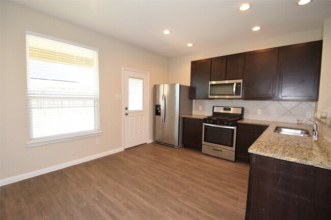 Building Photo - 24706 Pavarotti Pl