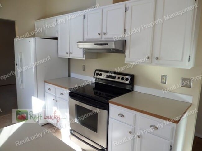 Building Photo - Beautiful 3-Bedroom Home in Sought-After F...