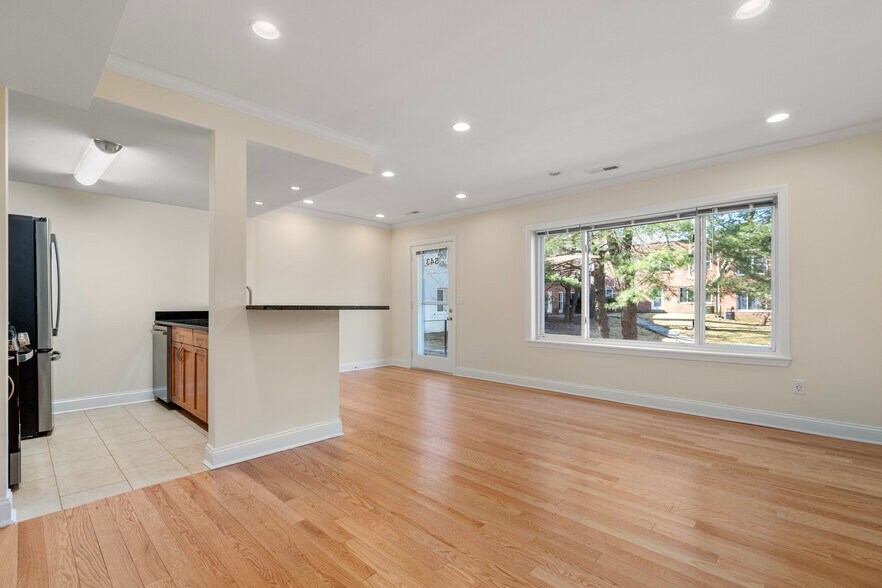 Building Photo - 107 Independence Dr