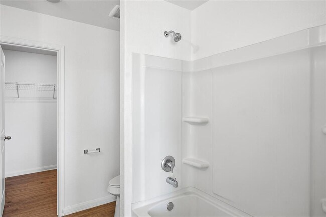 Building Photo - 1013 Woodward Ct