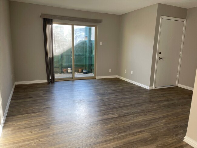 Building Photo - 1516 Bay Area Blvd