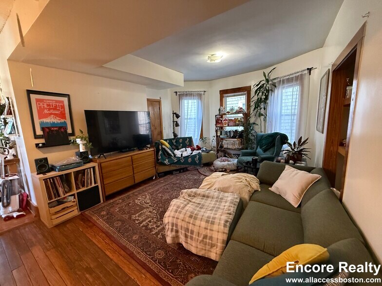 Building Photo - 331 Faneuil St