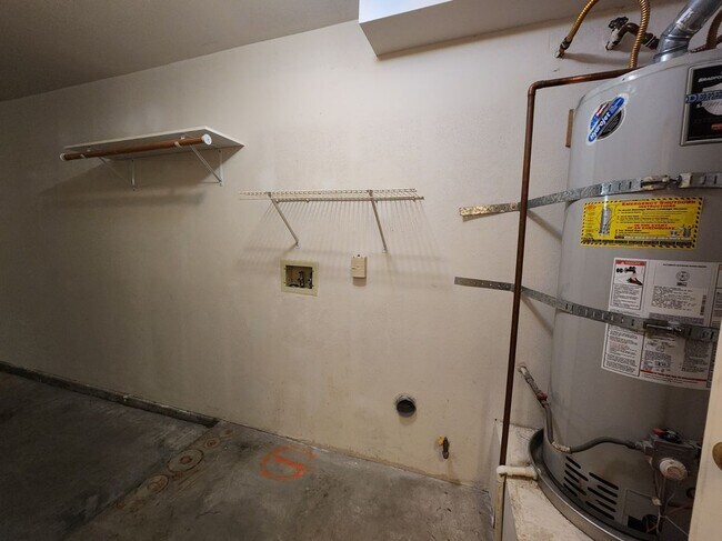 Building Photo - 68 Montana Del Lago Dr
