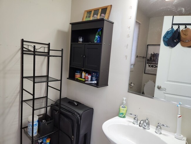Building Photo - Downtown Rental