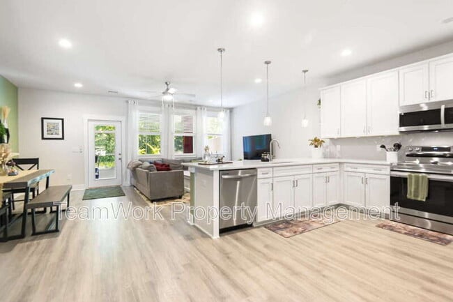 Building Photo - 7722 Park Gate Dr