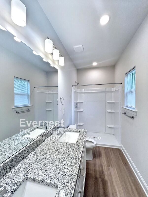 Building Photo - 106 Elwood St