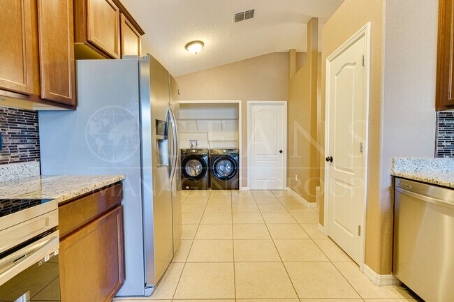 Building Photo - Beautiful 3-Bedroom Home for Rent in Port Orange Plantation