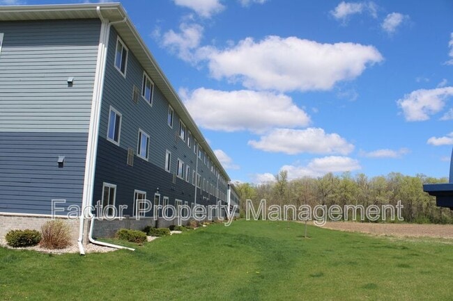 Building Photo - 561 S Elk St