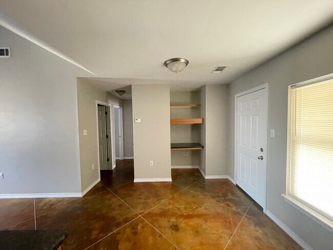 Building Photo - 13302 Moss Point Dr