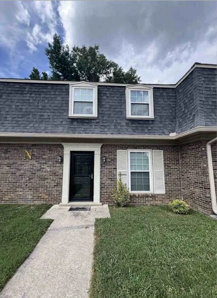 Building Photo - 1010 Country Club Rd