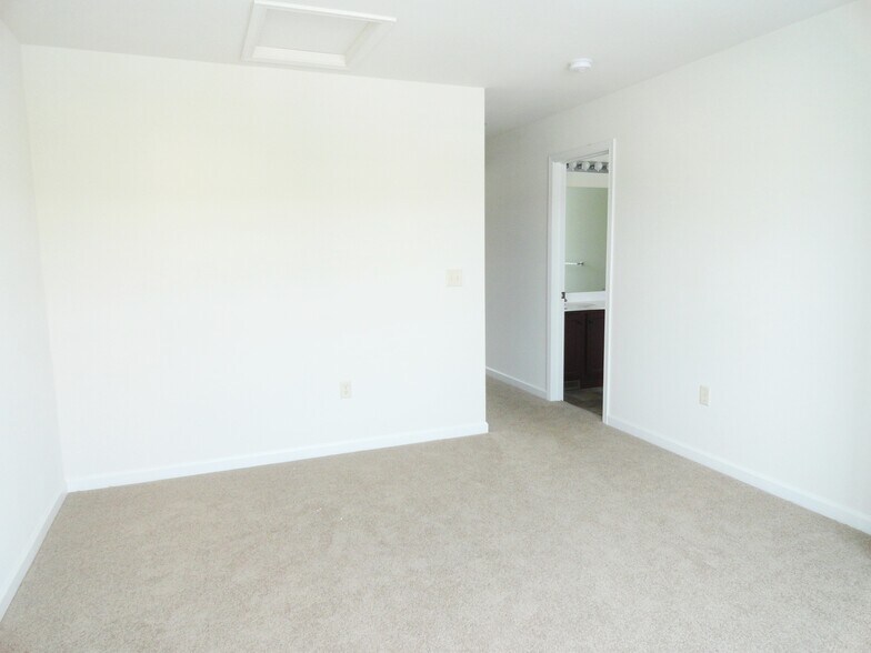 Building Photo - 105 Mount Olive Ln