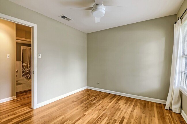 Building Photo - 1402 Cullen Ave