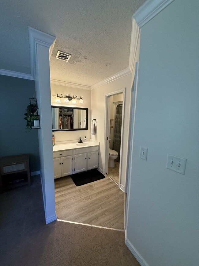 Building Photo - "Charming 3-Bedroom Townhouse Retreat in Beaufort - Spacious 1742 sq ft on Battery Lane!"