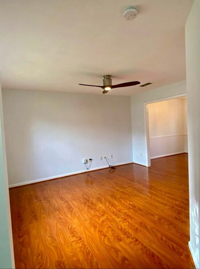 Building Photo - Three or four bedroom 2 1/2 bath in Antioch