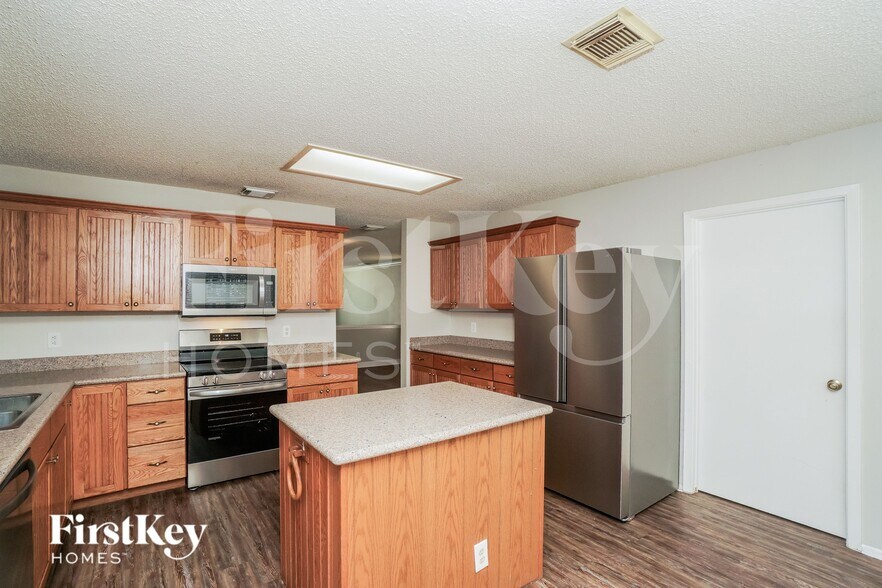 Building Photo - 14219 N Hills Village Dr