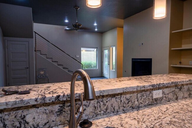 Building Photo - 2010 E 1st St