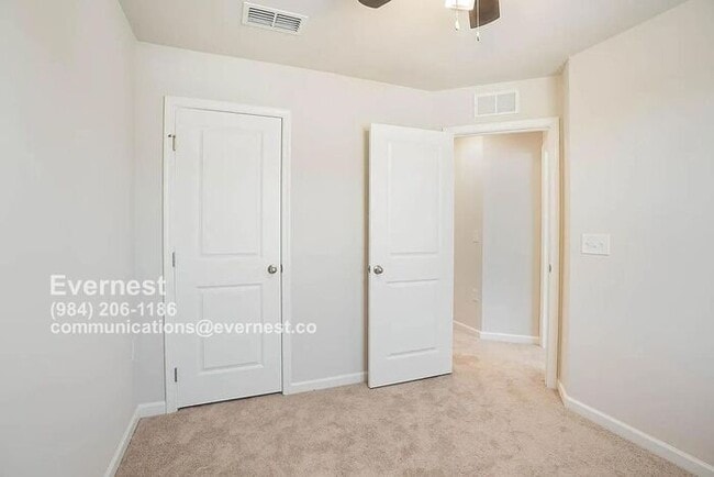 Building Photo - 3003 Soft Breeze Dr