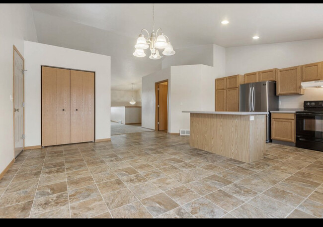 Kitchen - 104 E River Dr