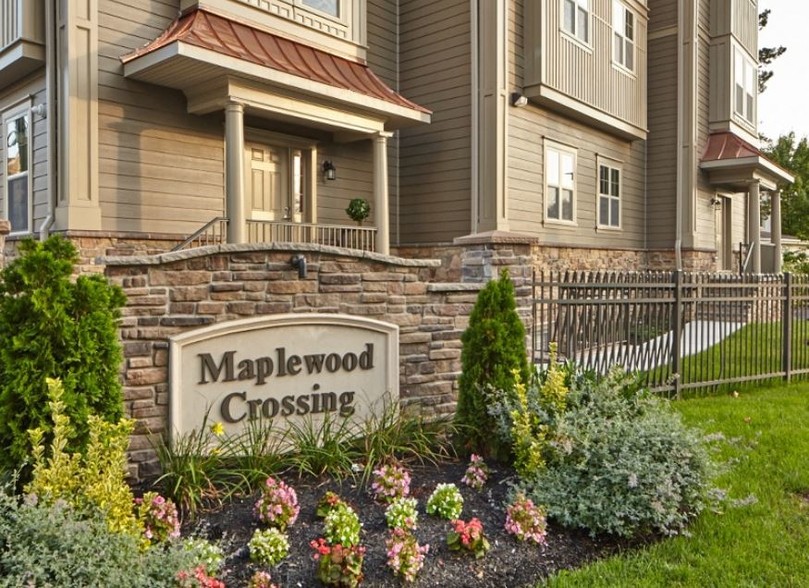 Primary Photo - Maplewood Crossing Luxury Apartments