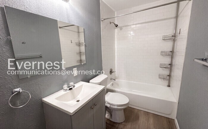 Building Photo - 41 Hiland Pl