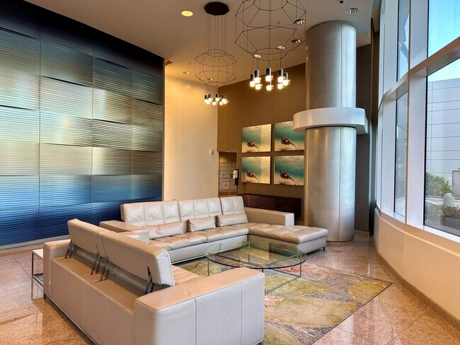 Building Photo - Moana Pacific West Tower 1BR/1BA/1PK