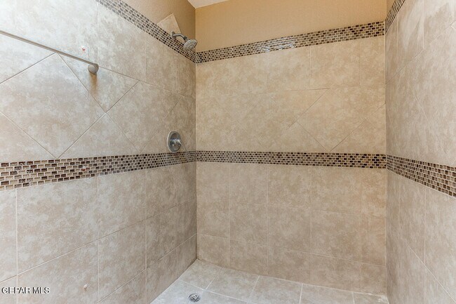 Building Photo - 14217 Thayer Pease Ave