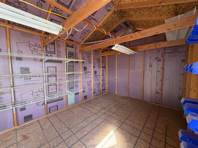 Building Photo - 923 Rolling Hills Rd